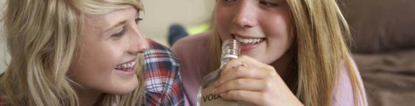 Алкоголизм у подростков: как предупредить зависимость и что делать, если ребенок болен